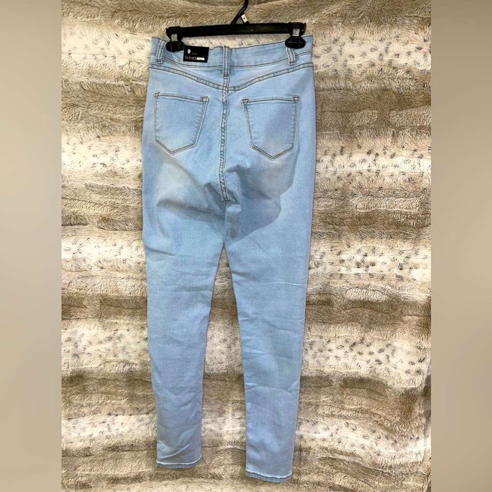 Brand new Fashion Nova skinny jeans with tag. Size 9